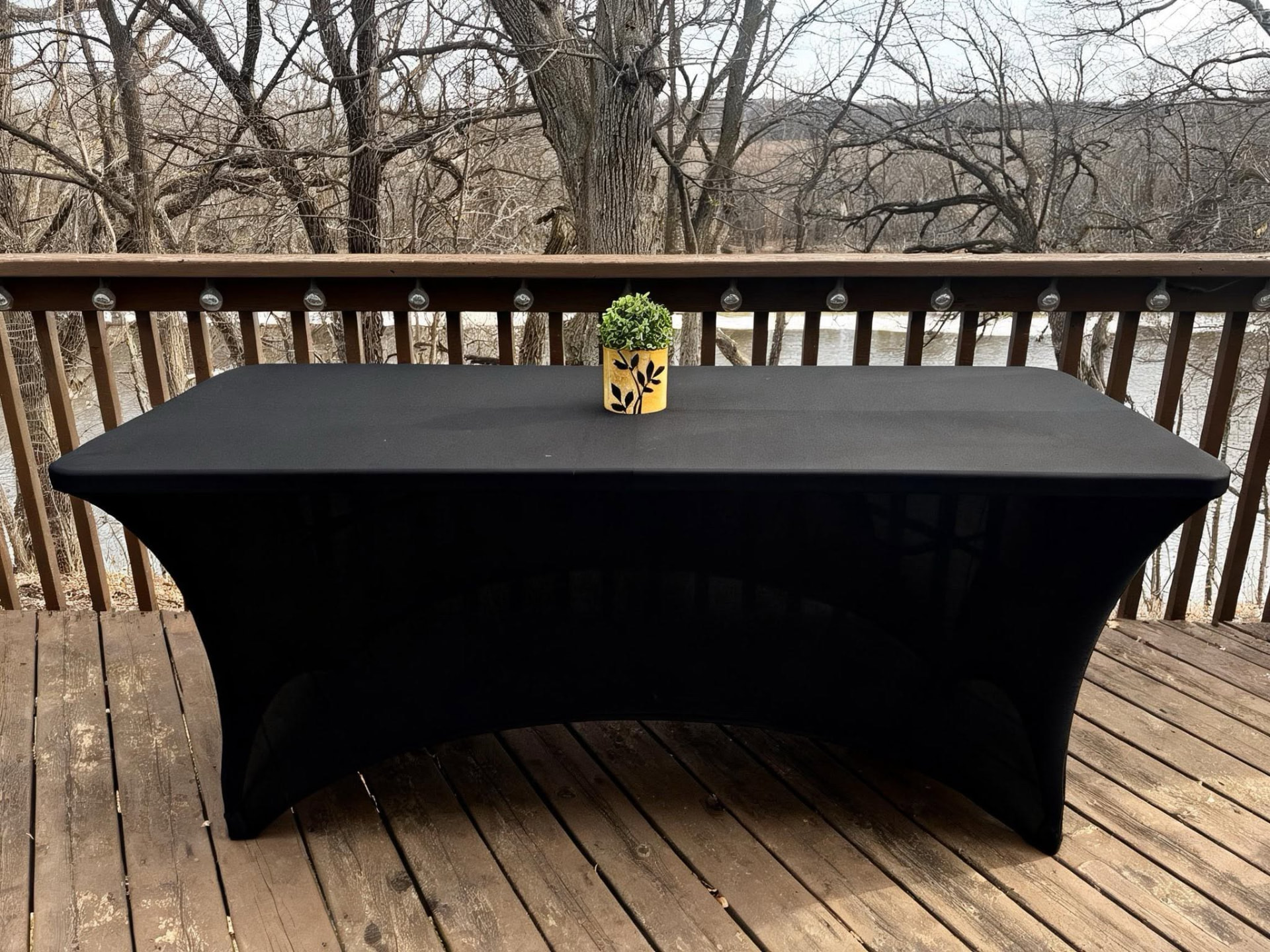 Black fitted table linen for a celebration