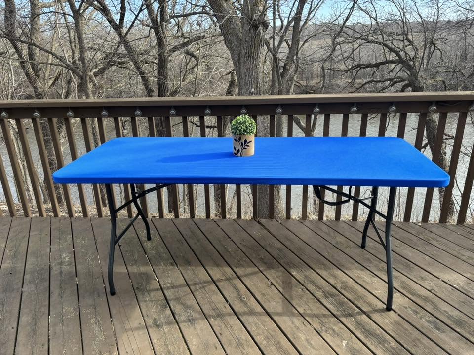 Blue fitted event table linen